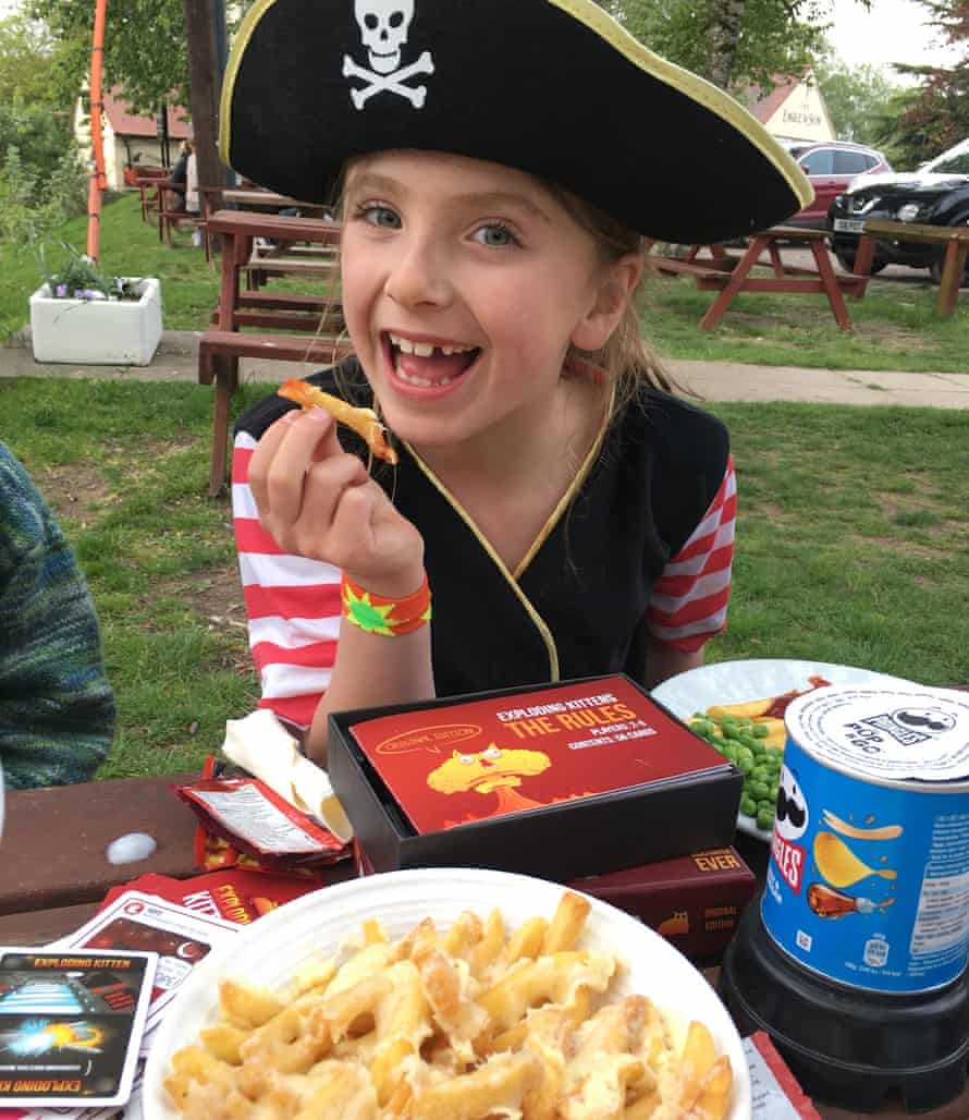 Cheesy chips for Pirate Heidi in a pub garden/