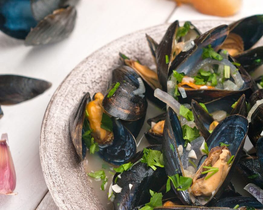 Moules Marinieres - Mussels cooked with white wine sauce