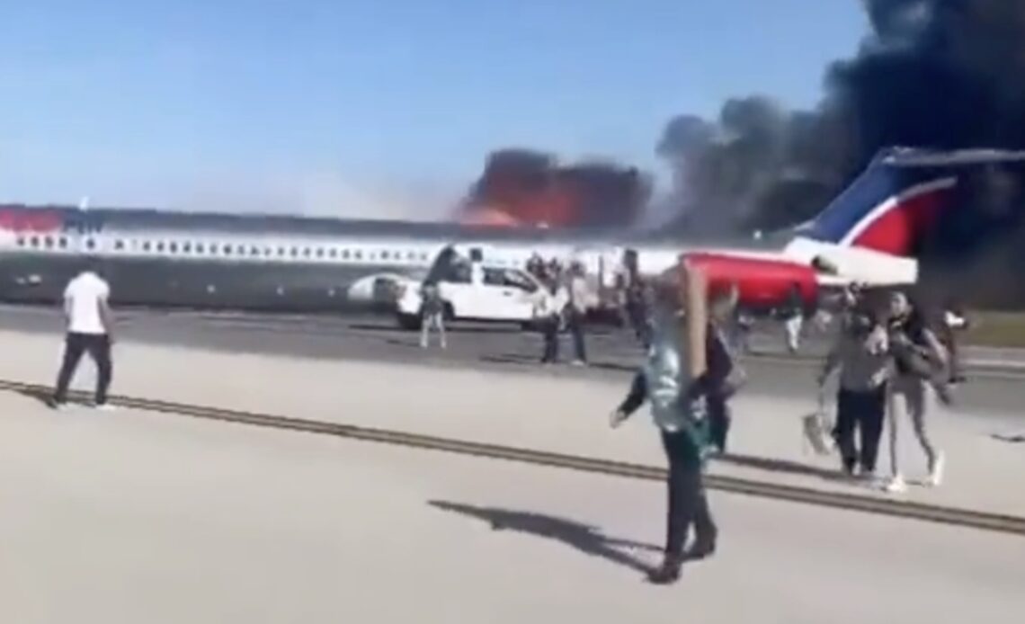 Passengers risk lives by evacuating crashed plane with hand luggage