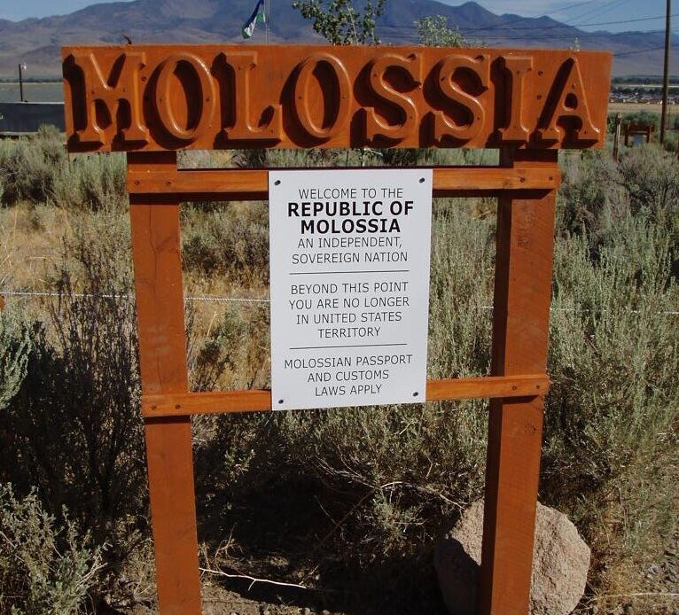 Molossia Border Sign