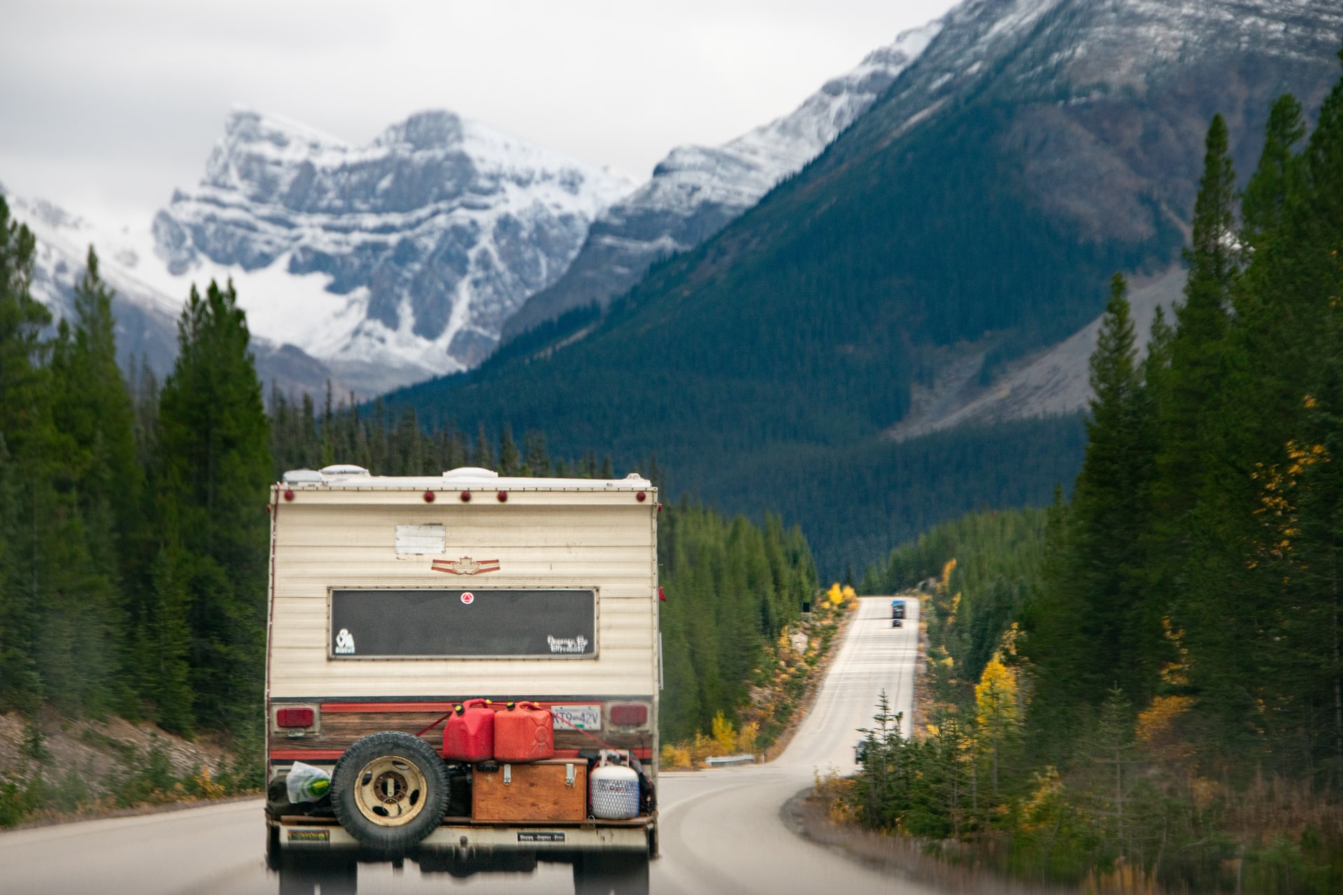 RV driving in Banff, Canada (photo: Farzn Dehbashi)