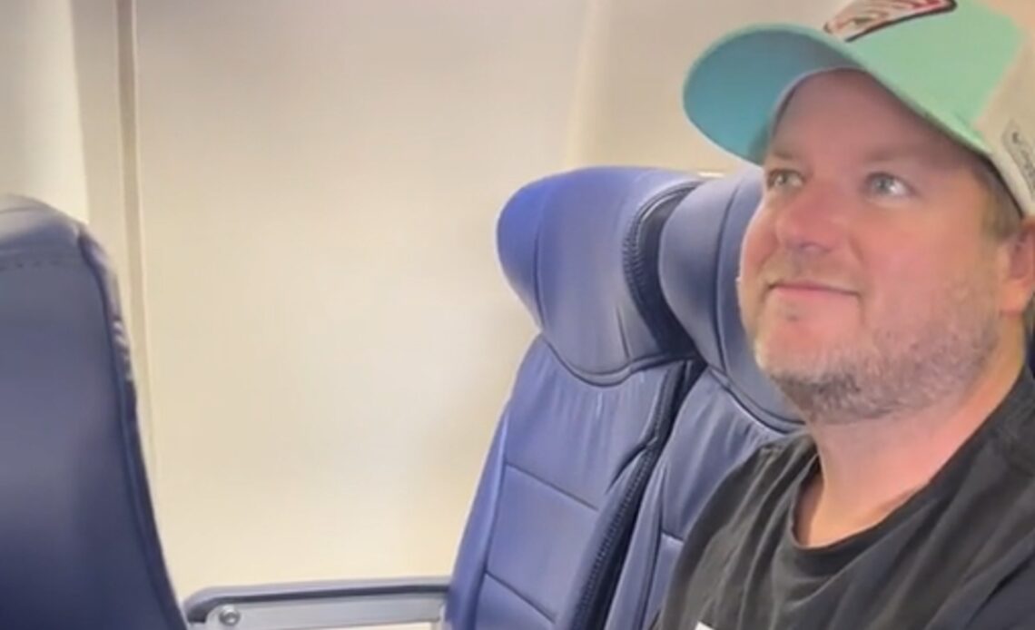 Man shares travel hack for keeping the plane seat next to yours empty