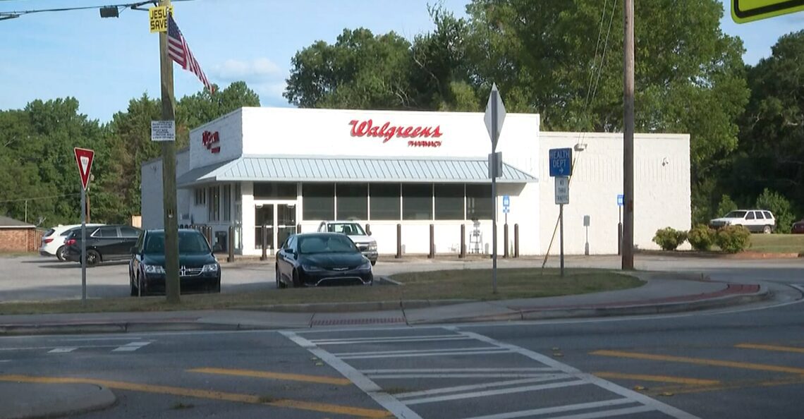 One-year-old found dead in hot car outside of Walgreens in Georgia