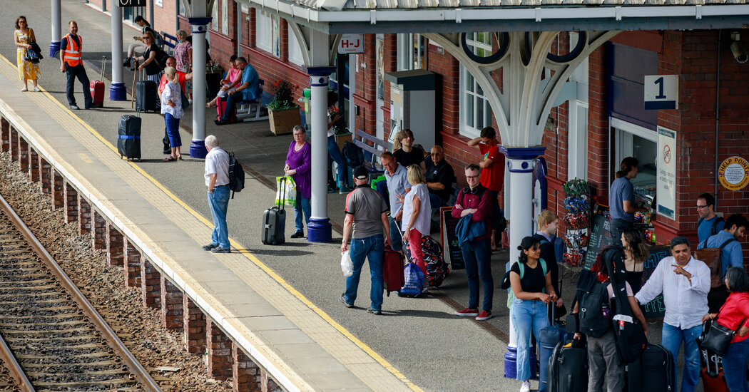 Rail Strife Shadows Plans for Record British Open Crowd