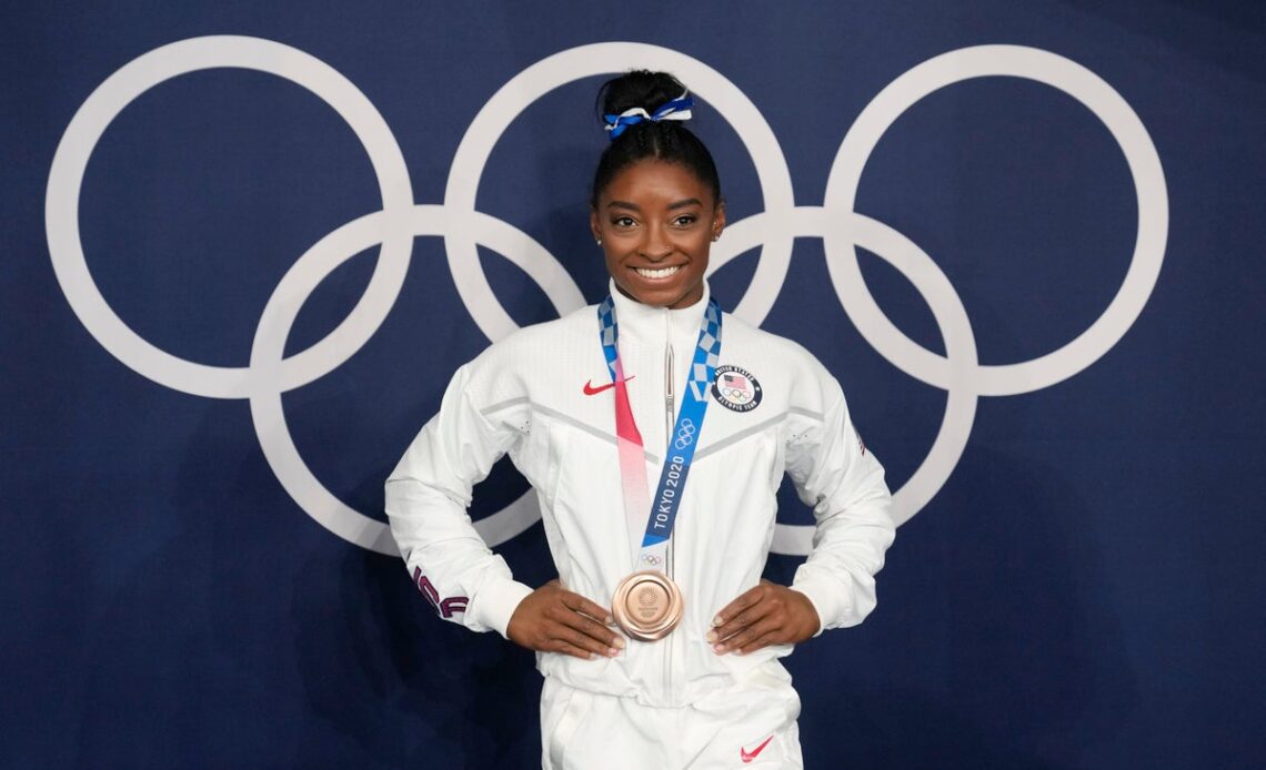 Simone Biles offered colouring book on flight home from Washington