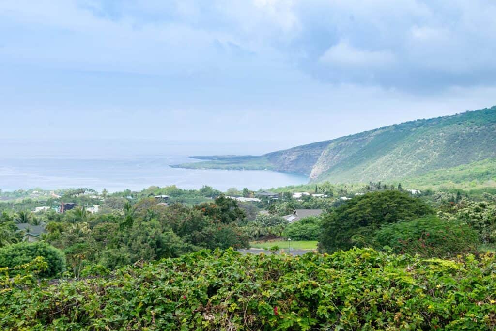 kealakekua bay by kona from a distance