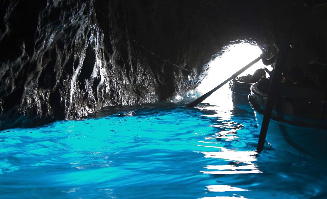 things to do in capri blue grotto