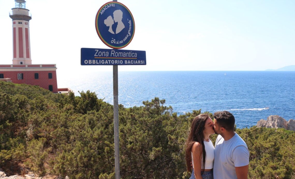 Italy designates ‘zona romantica’ kissing points for tourists