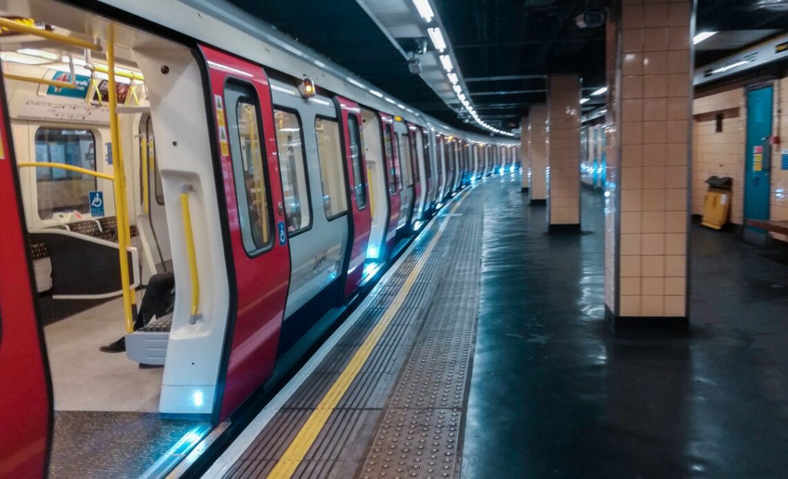 Tube strike set to go ahead as RMT union rejects Arriva London pay offer