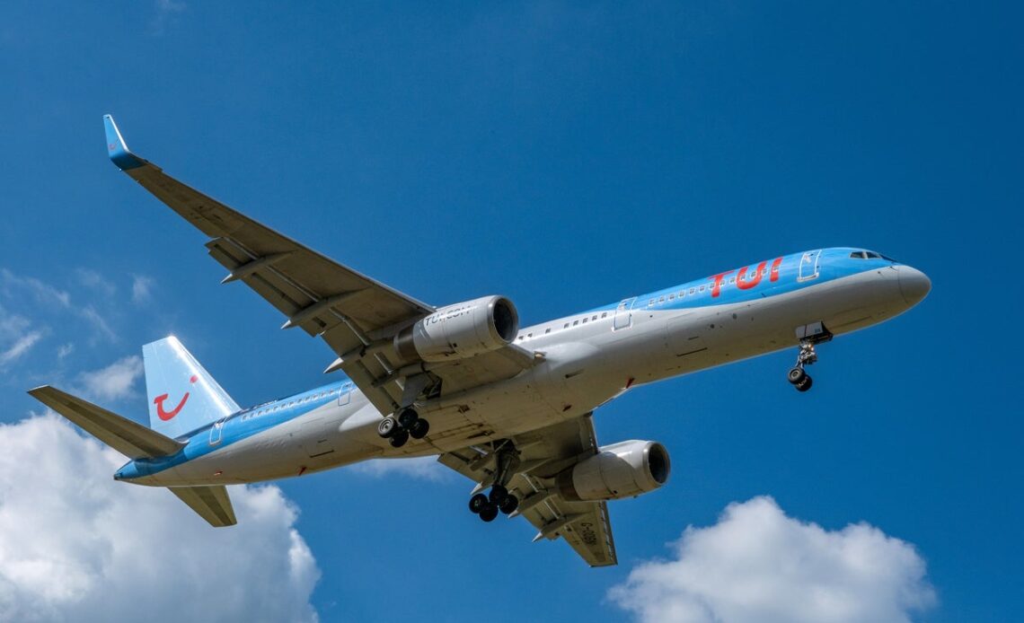 Tui passengers tackle man as he tries to open plane door mid-flight