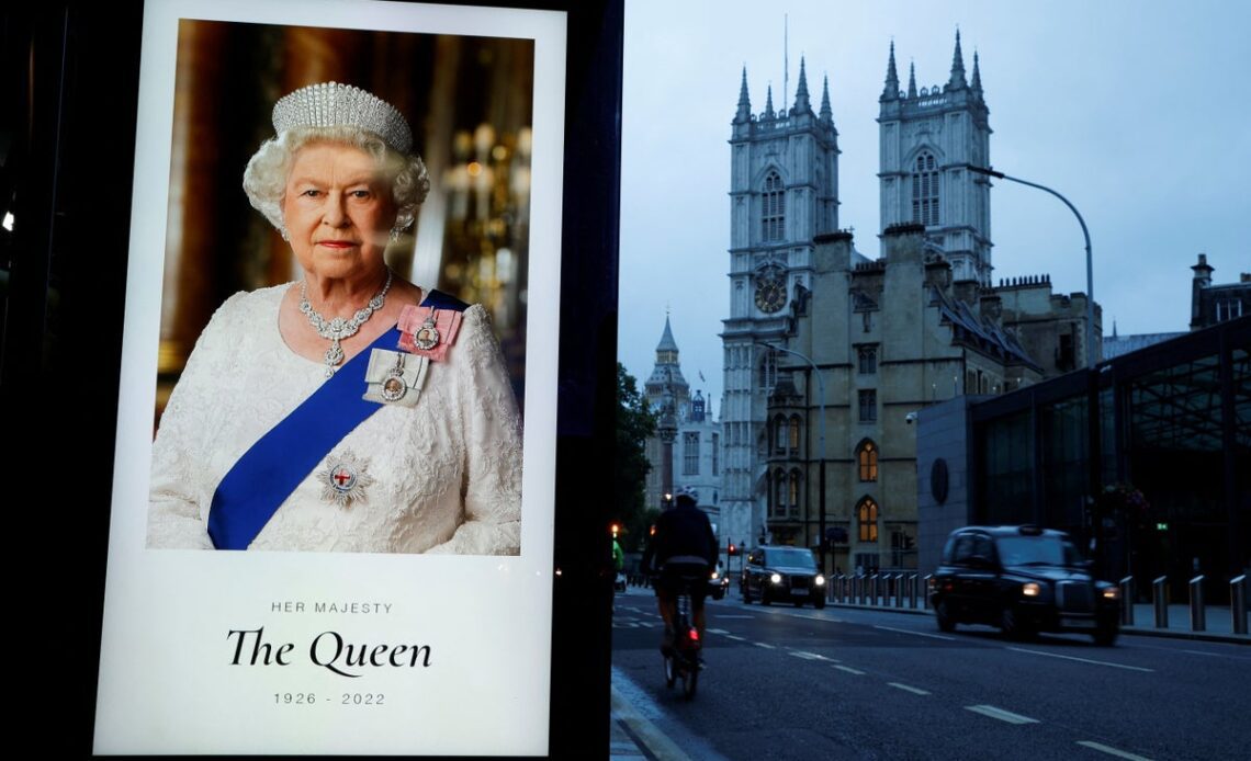 Foreign leaders ‘to be bussed to Queen’s funeral as private jets and helicopters banned’