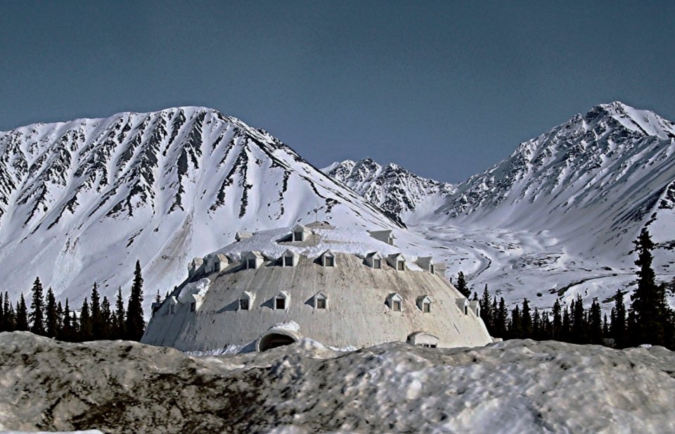 Located about halfway between Anchorage and Fairbanks on the Parks Highway. In 1976 it was called "Igloo Service".