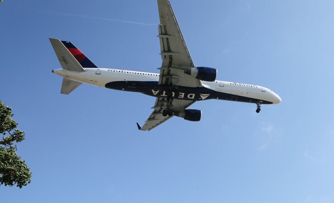 Moment single-engine Cessna aircraft nearly collides with Boeing passenger jet in near-miss