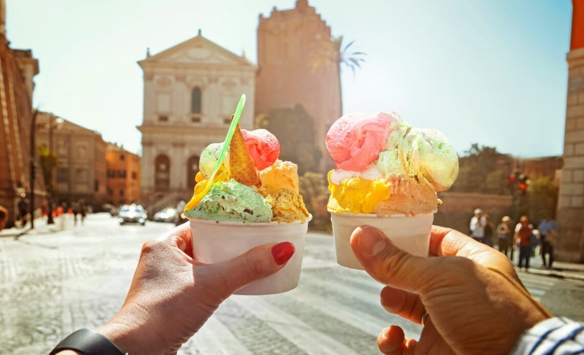 Rome tourist fined €450 fine for eating gelato