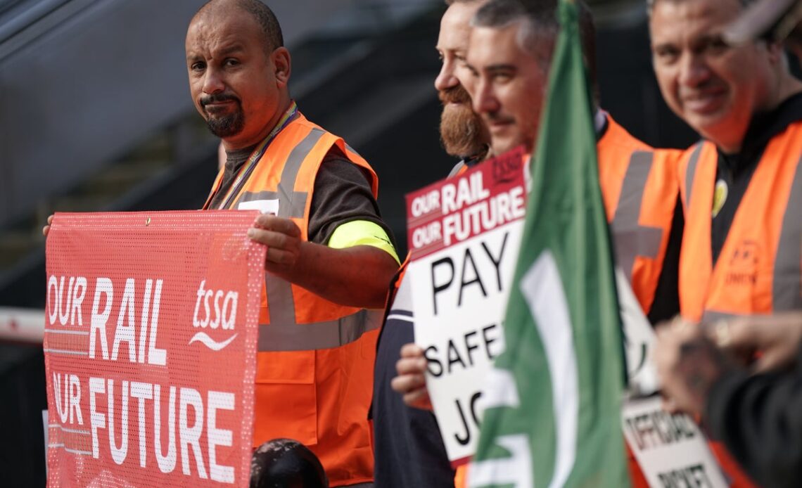 TSSA strike: Rail worker to stage new 24-hour walkout in September as pay dispute escalates