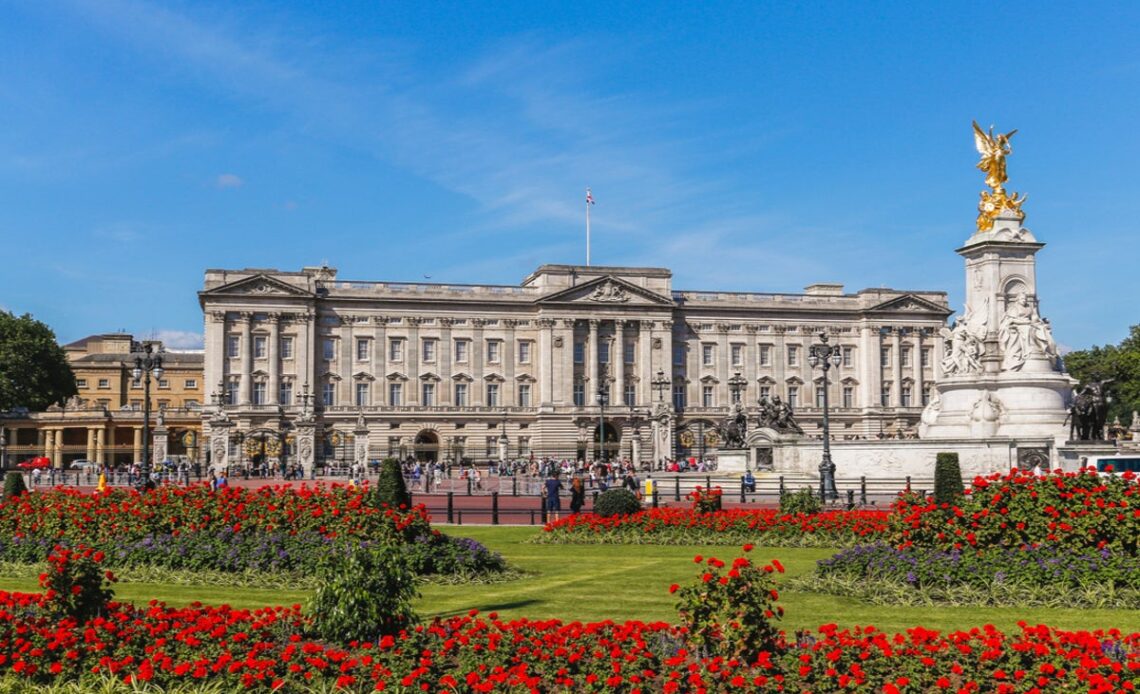 The world’s most beautiful royal palaces