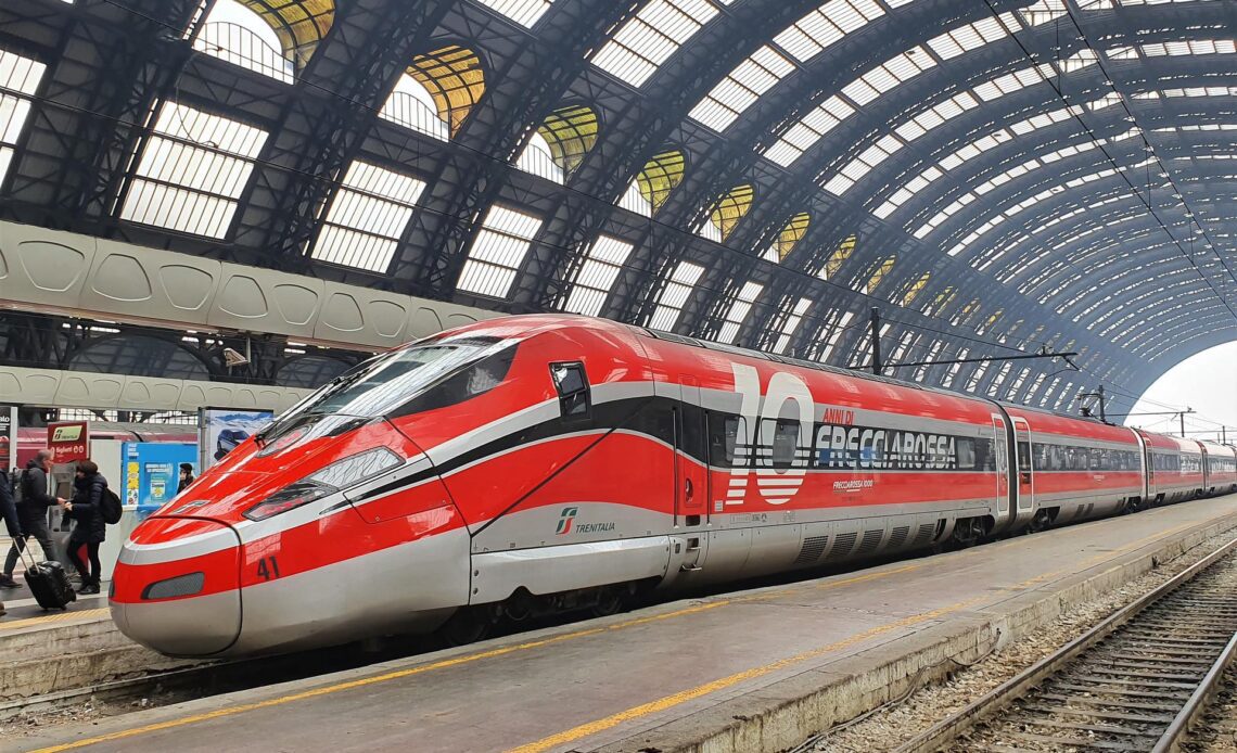 Traveling Italy by high-speed train  (photo: Mood101)