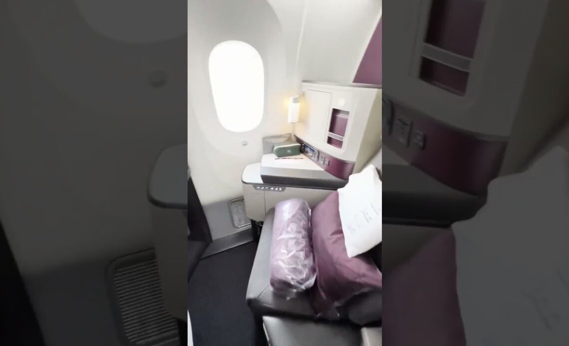 United Airlines VS Qatar Airways BUSINESS CLASS ✈️  Who would you rather fly with? #shorts