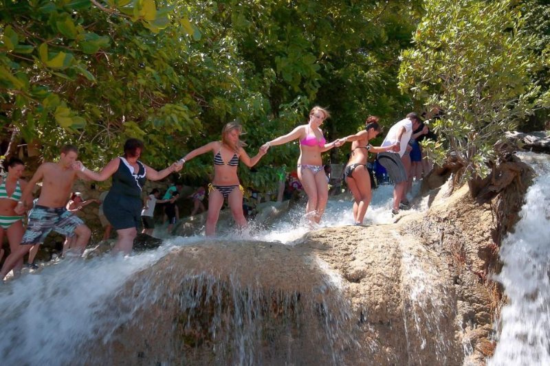 Dunns River Falls 9 Mile and Optional Lagoon Tour