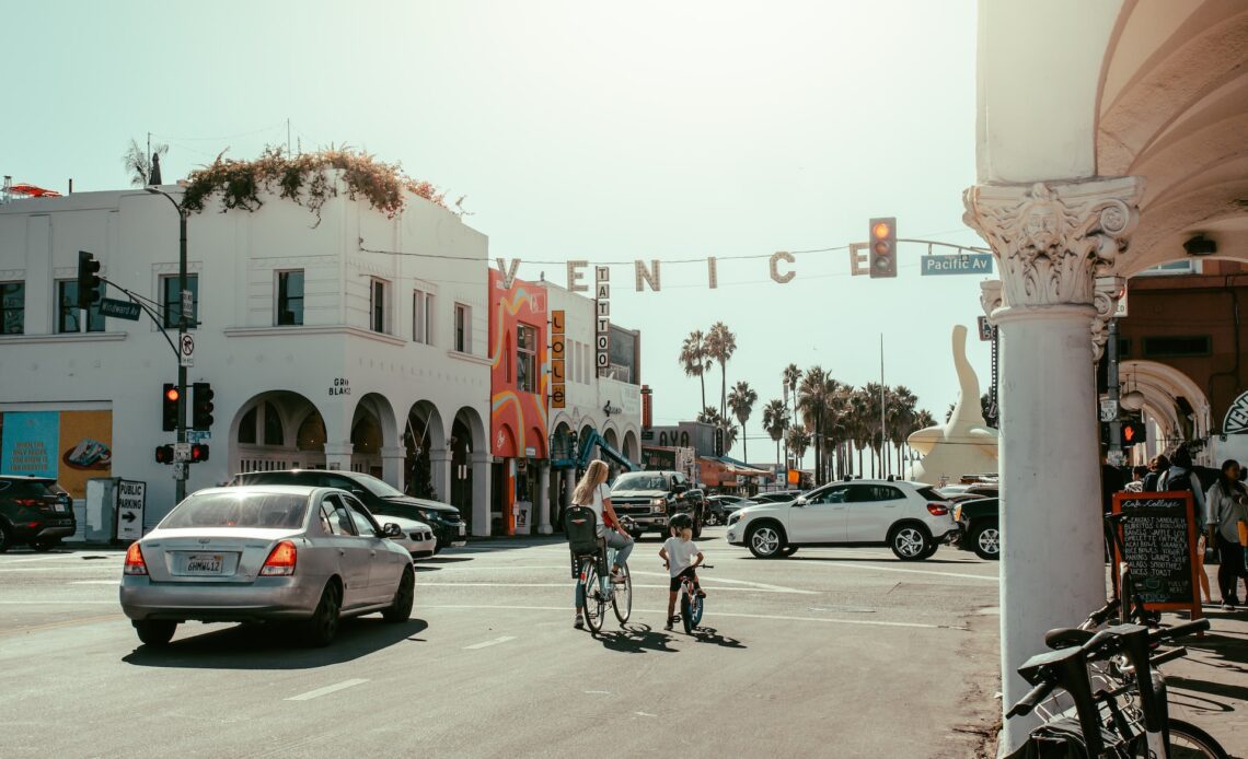 Driving in Venice, CA (photo: Emanuel Ekstrom)