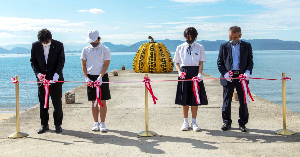 A Yayoi Kusama Pumpkin Sculpture Is Reinstalled in Japan