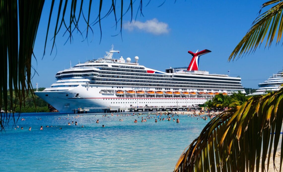 Carnival Cruise Line threatens $500 fines for disruptive passengers