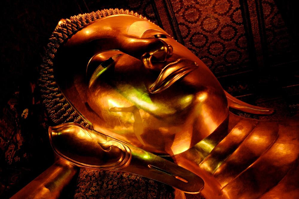 wat pho lying down bangkok