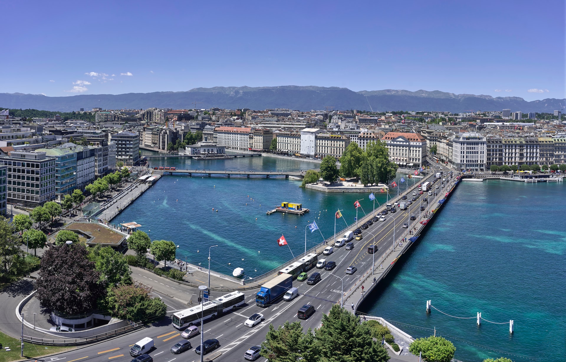 Enjoy beautiful views on a day trip to Geneva, Switzerland (photo: Xavier von Erlach)