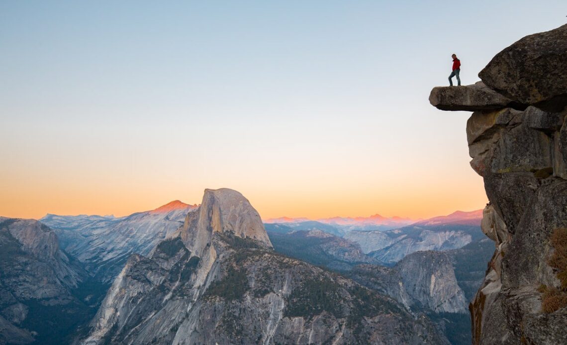 Tourist divides opinion with ‘stupid’ leg-dangling stunt in Yosemite