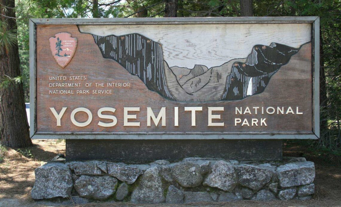 where to stay in yosemite national park sign