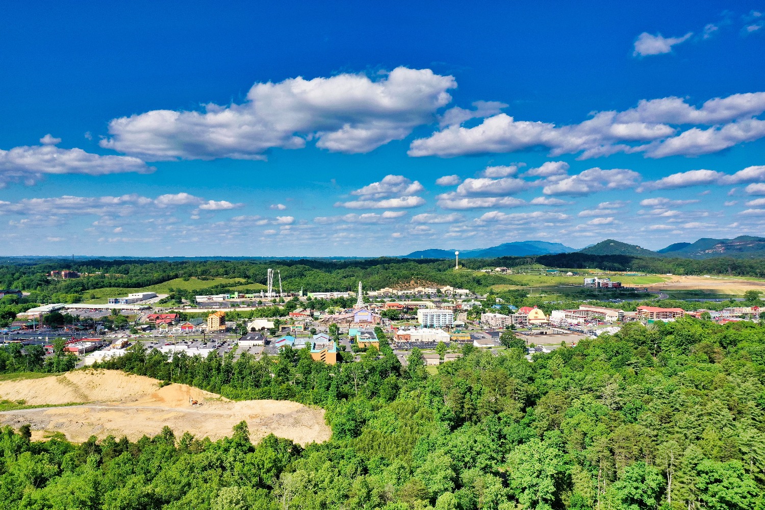 Pigeon Forge (photo: Solar_Vulpine, Adobe Stock)