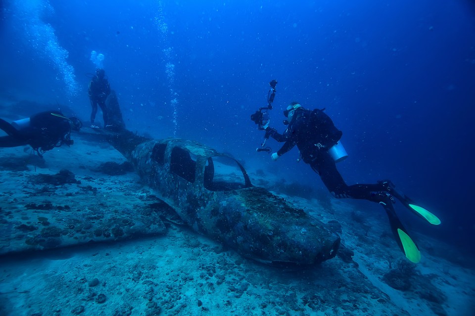 Sunken plane diving, Bermuda