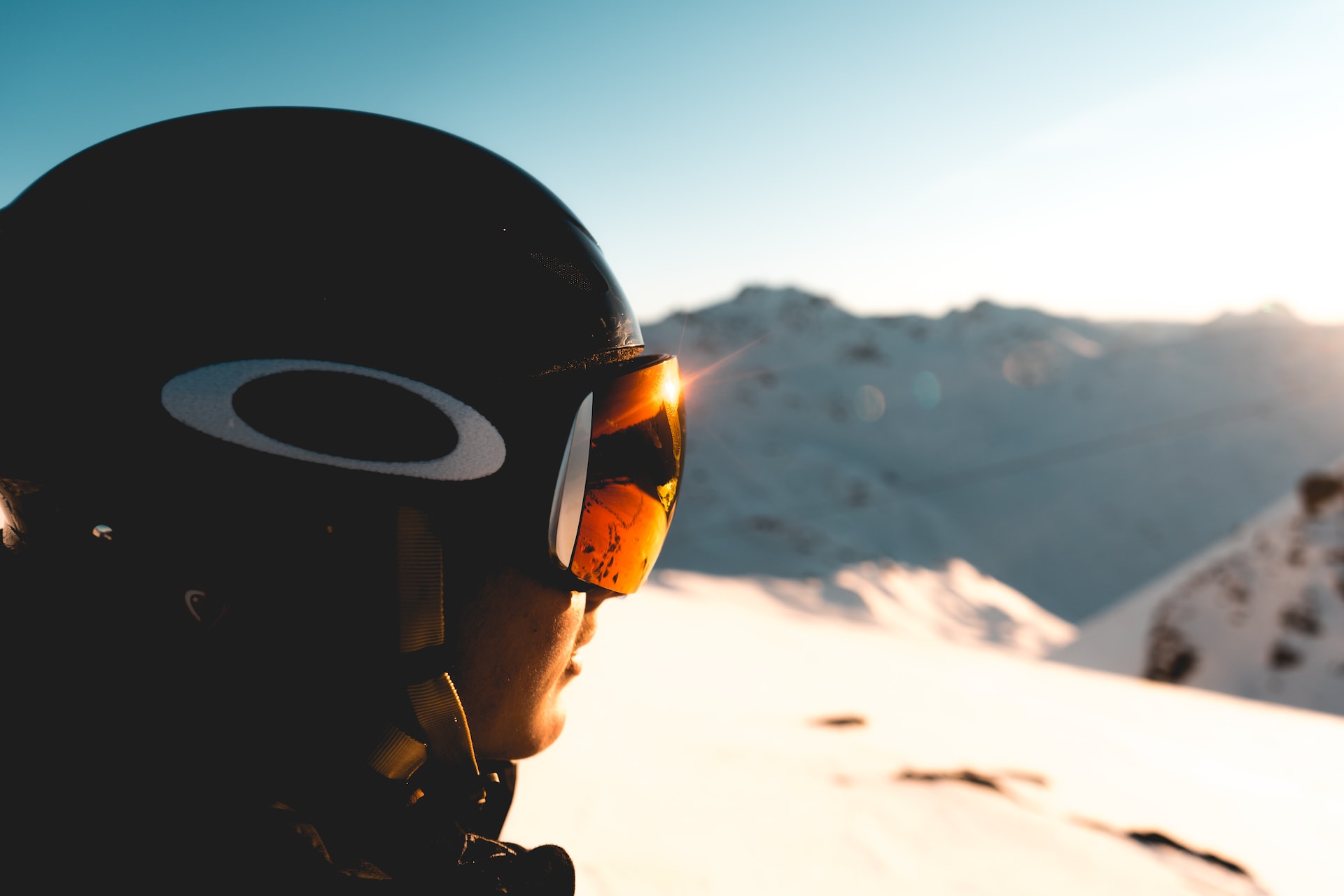 Sun reflecting off goggles (photo: Louis Tricot)