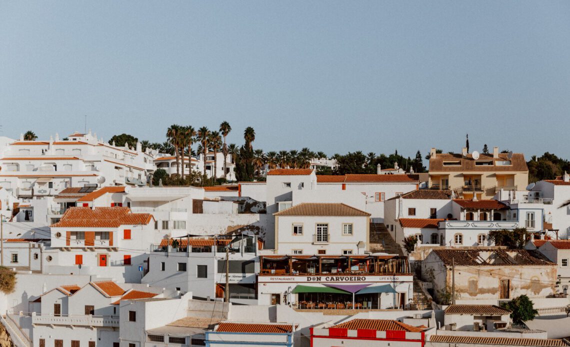 A Short Guide to Carvoeiro