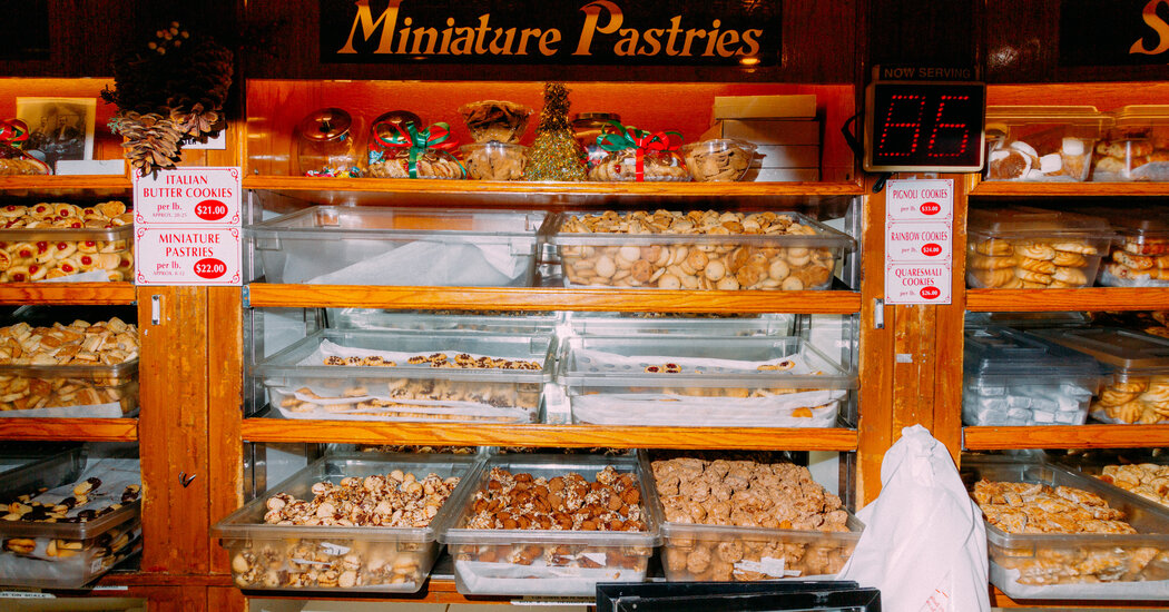 At Veniero’s, a New York Bakery Where Frank Sinatra Liked to Buy Pastries