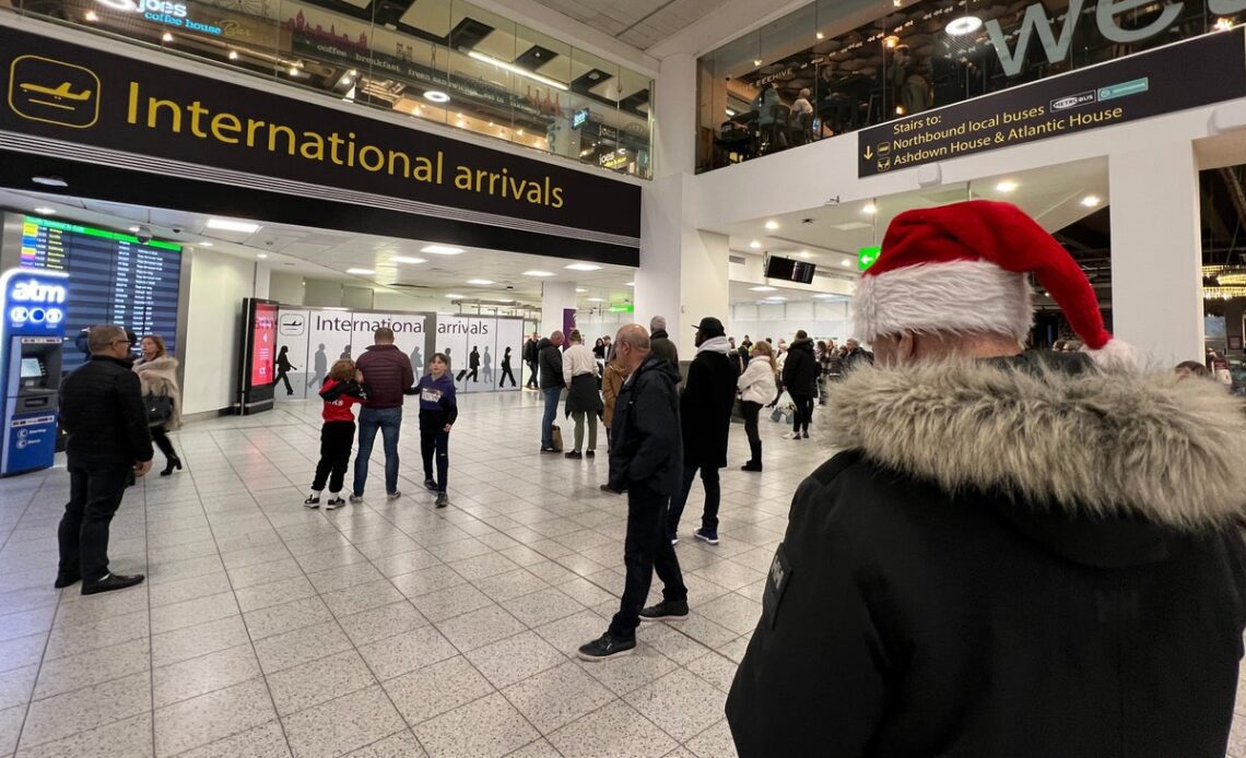 Christmas Eve travellers race to reach their destinations