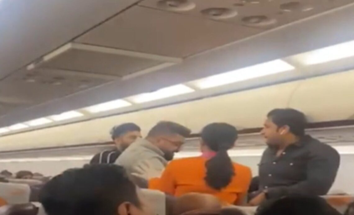 Fist fight breaks out between angry passengers on Thai Smile Airways flight