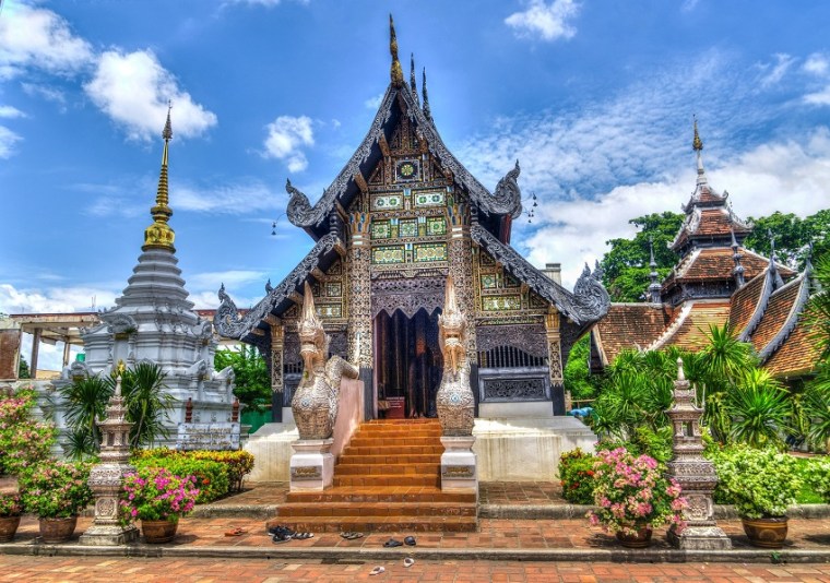 Gorgeous Thailand temple, a perfect background for your honeymoon photos.