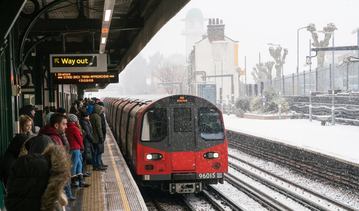 london-underground-are-tubes-running-during-the-snow-vcp-travel