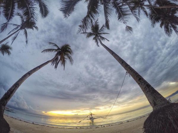 Spend special non-working days at Inobahan Beach - photo by Ramon Marinas