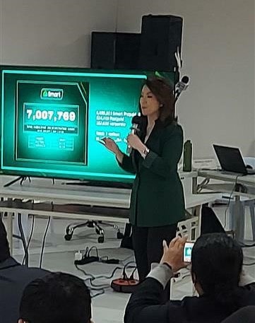 PLDT and Smart FVP and head of Group Corporate Communications Cathy Yang shares information on Smart’s nationwide SIM Registration program at the NTC today.