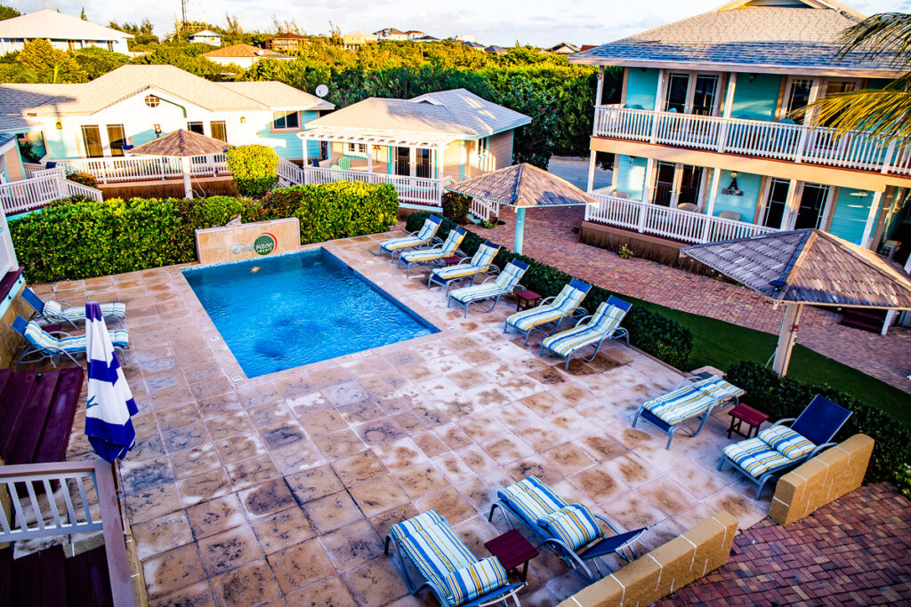 Resort with pool, palm trees and villas