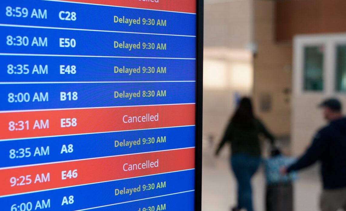 All flights grounded today – latest: Corrupted file blamed for 10,000 US plane delays