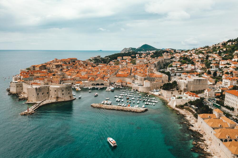 boat sailing into harbor in Dubrovnik