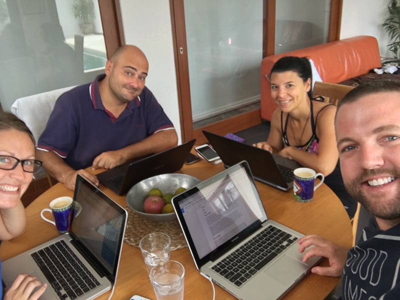 pros and cons of being a digital nomad working together