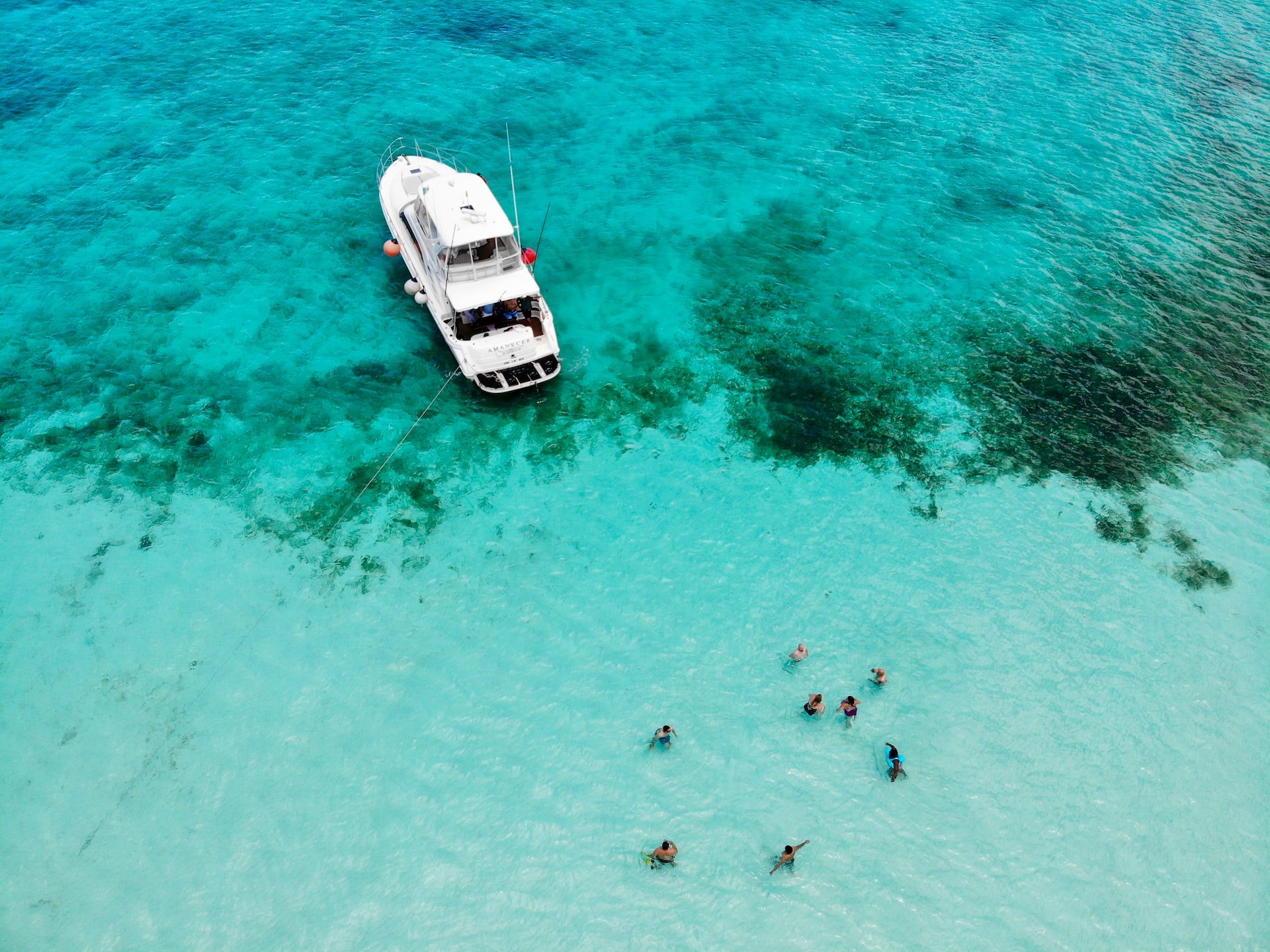 A yacht and swimmers off El Cielo beach, an excellent Cozumel snorkeling spot in Mexico. (photo: Fernando Jorge)