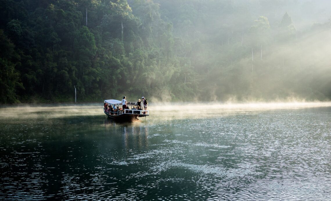 Sunrise in Khao Sok National Park, one of the hidden gems in Thailand. (photo: Robin Noguier)
