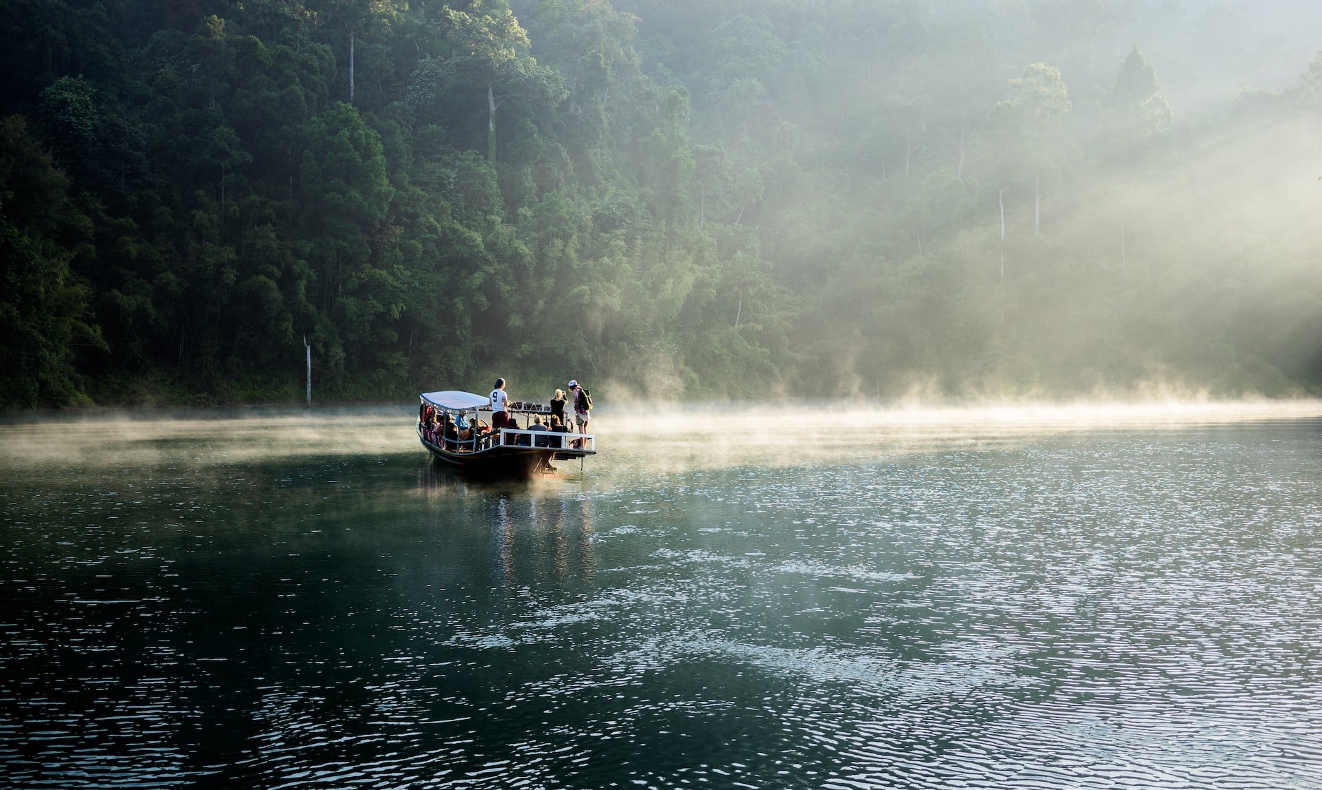 Sunrise in Khao Sok National Park, one of the hidden gems in Thailand. (photo: Robin Noguier)