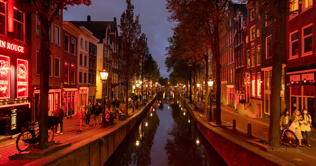 Amsterdam Bans Marijuana Smoking on Streets of Red-Light District