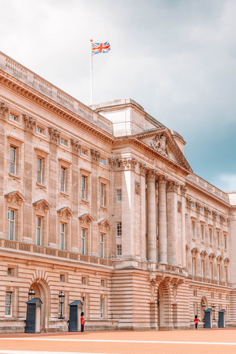 Famous London Landmarks To Visit Buckingham Palace